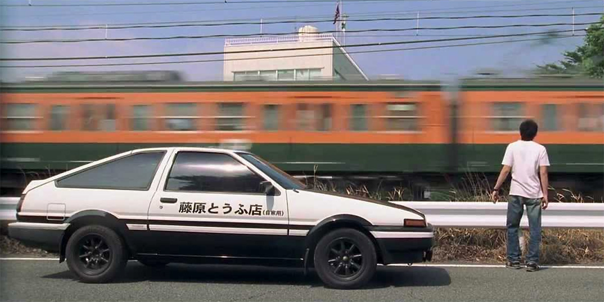 Takumi Fujiwara dengan mobilnya Toyota AE86