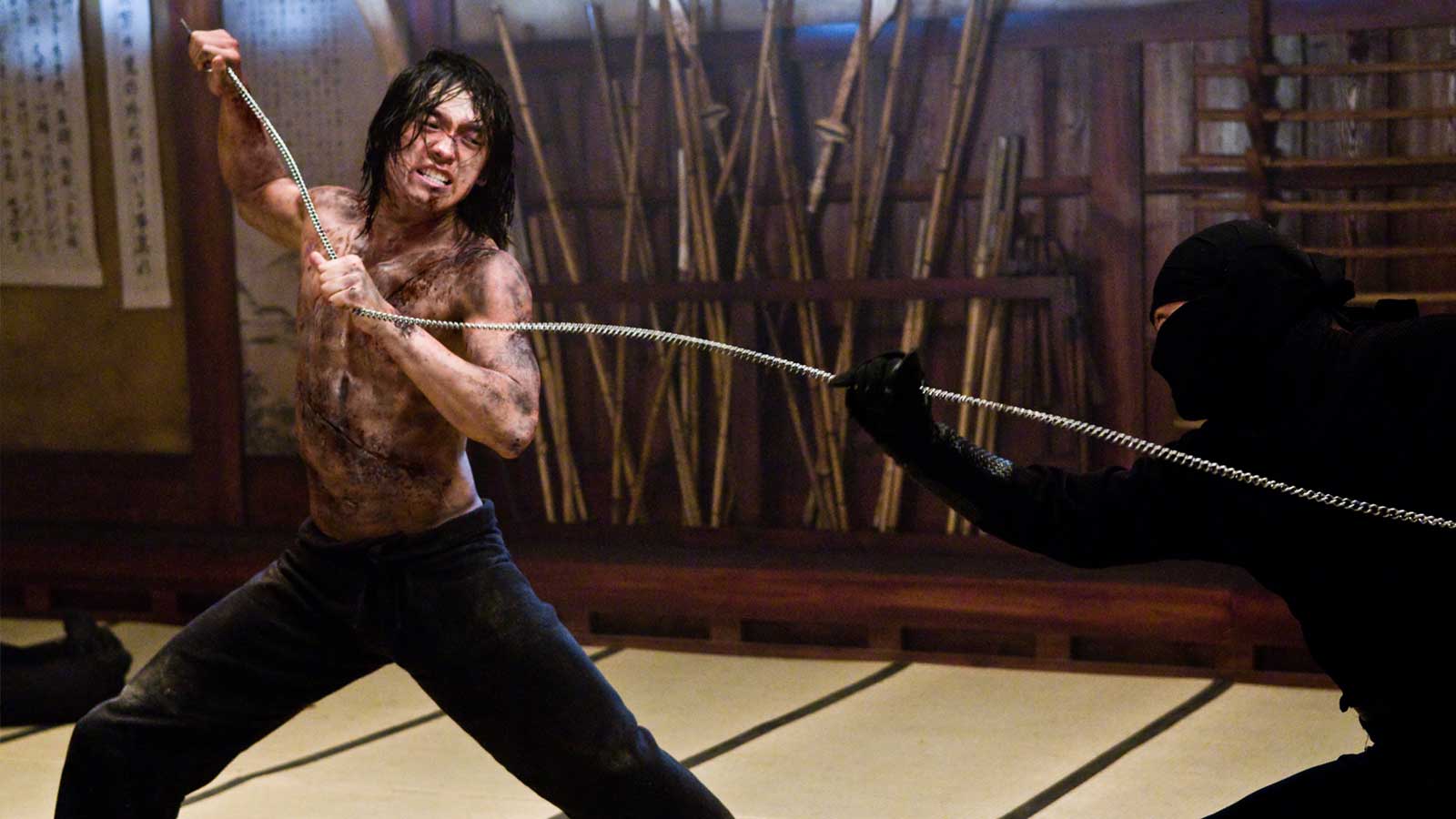 Raizo melawan ninja lainnya